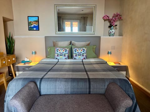 Bed, Photo of the whole room, Seating area, Bedroom