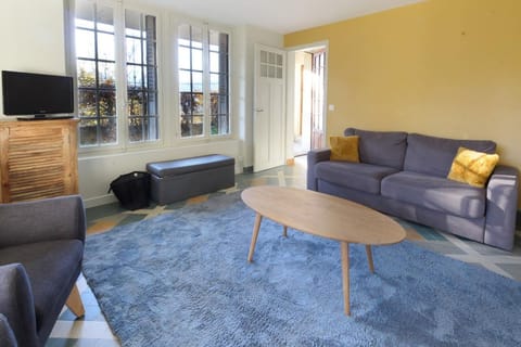 Communal lounge/ TV room, Living room