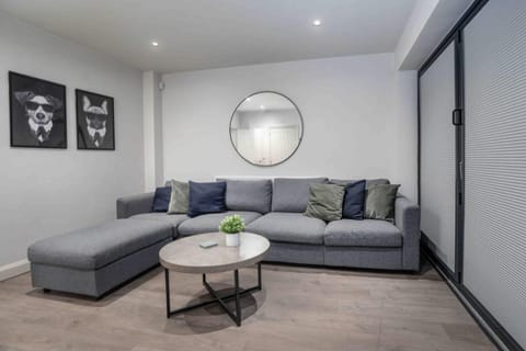 Newly Extended 3 Bed Family home Near Graves Park House in Sheffield