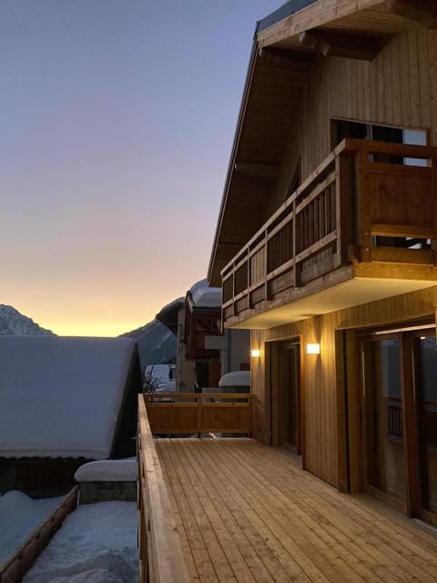 Property building, Day, Natural landscape, View (from property/room), Balcony/Terrace, Mountain view, Sunset
