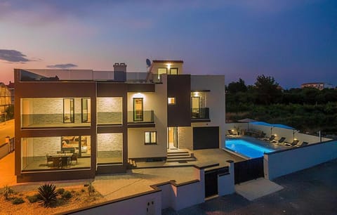 Property building, Facade/entrance, Off site