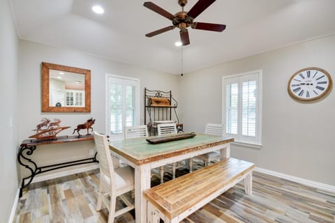 Leaping Toad Ranch about 9 Mi to Lake Granbury! House in Granbury