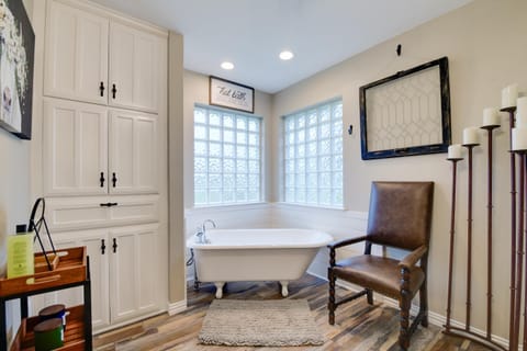 Leaping Toad Ranch about 9 Mi to Lake Granbury! House in Granbury