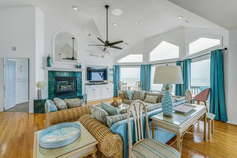 Grand Seaside Escape with Direct Beach Access! House in Corolla