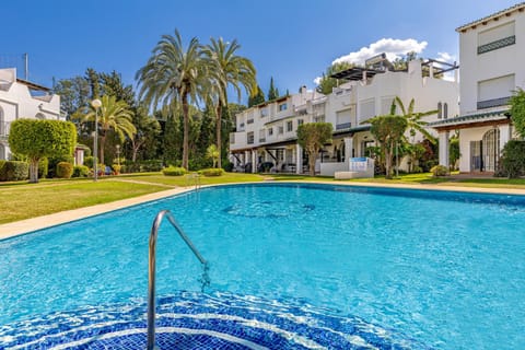 Property building, Garden, Garden view, Pool view, Swimming pool