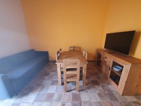 Communal lounge/ TV room, TV and multimedia, Living room, Dining area