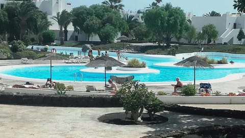 Nearby landmark, Swimming pool, Swimming pool