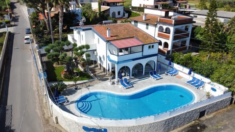 Bird's eye view, Pool view