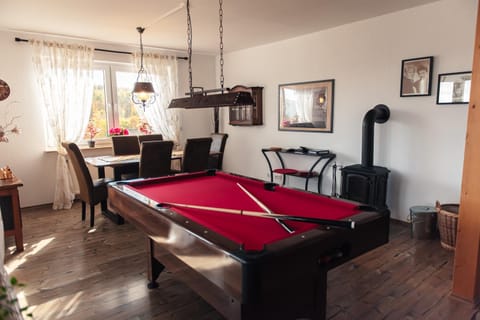 Billiard, Dining area