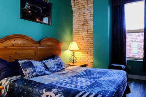 Dog-Friendly Canal Park Condo Hot Tub Pool House in Canal Park