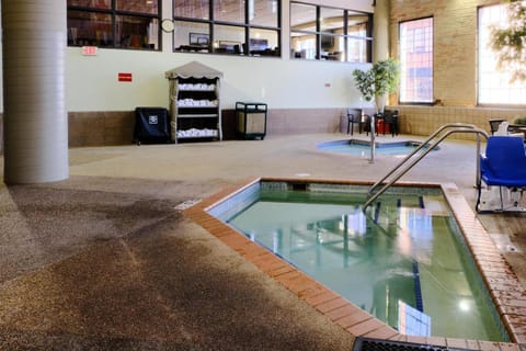 Dog-Friendly Canal Park Condo Hot Tub Pool House in Canal Park