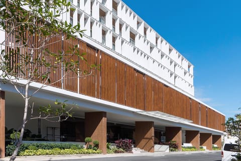 Property building, Day