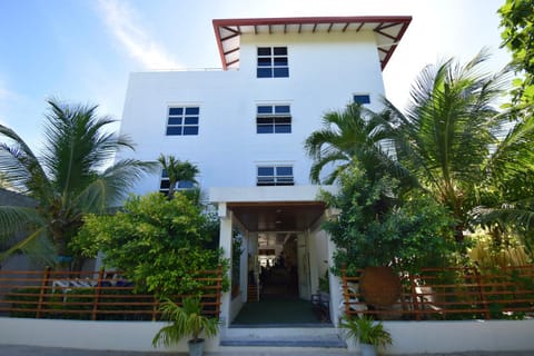 Property building, Facade/entrance, Day, Garden, Garden view