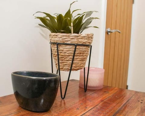 No25-Luxe Living Guest House- 2 Bed-WIFI-Free Parking-City- Beach House in Swansea