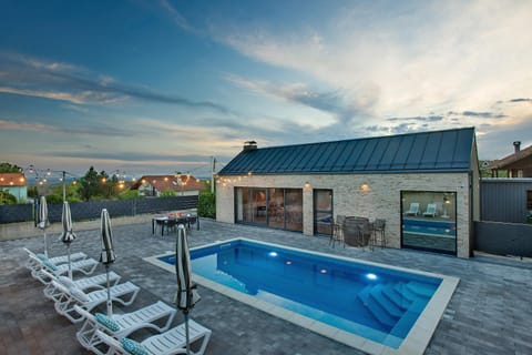 Sauna, Swimming pool, Open Air Bath, sunbed