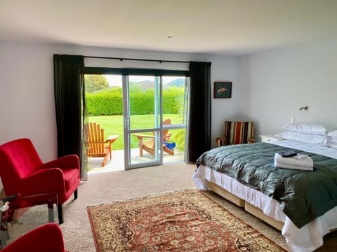 Bed, Garden, Balcony/Terrace, Photo of the whole room, Seating area, Bedroom, Garden view, towels