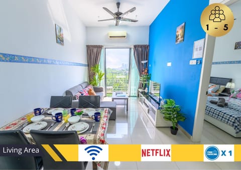 Communal lounge/ TV room, Bed, TV and multimedia, Living room, Photo of the whole room, Seating area, Dining area, Evening entertainment, Text overlay, fireplace, air conditioner