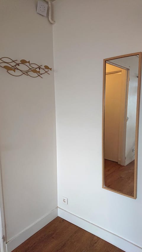 Renovated, 37m², 2 min walk Tram, 5 min La Défense Apartment in Courbevoie
