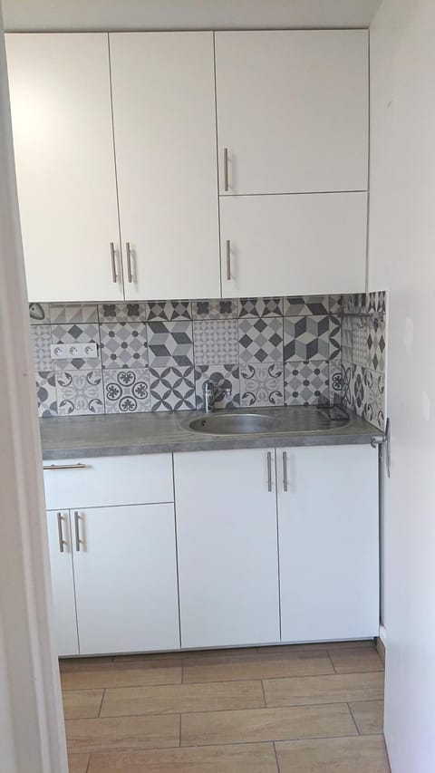 Renovated, 37m², 2 min walk Tram, 5 min La Défense Apartment in Courbevoie