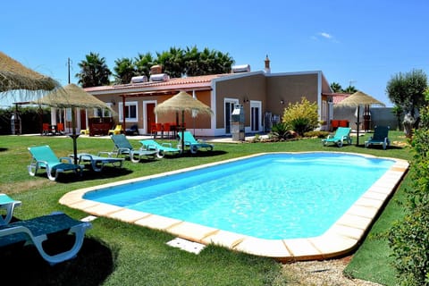 Property building, Garden, Swimming pool