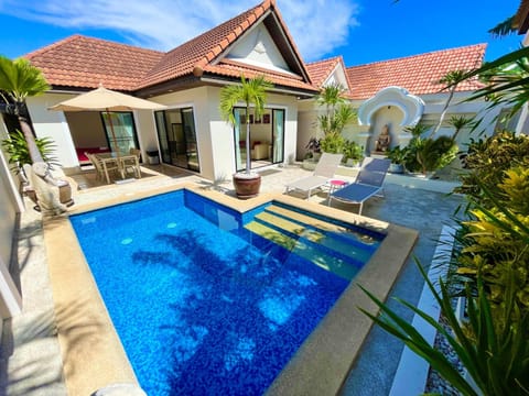 Day, Pool view