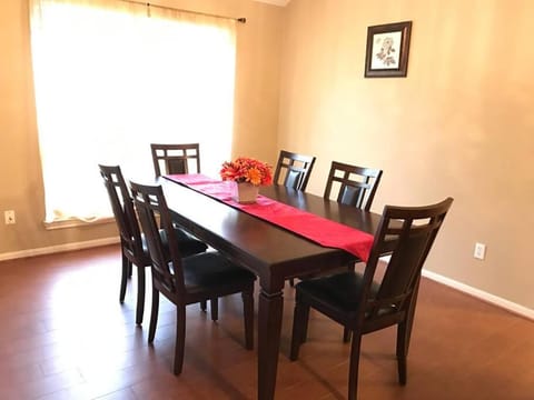 Cozy Pet-Friendly Home- Huge Spring Discounts Apartment in Houston