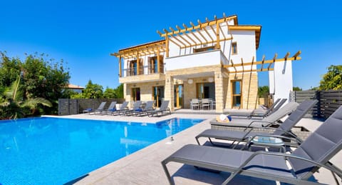 Property building, Patio, Balcony/Terrace, Other, Pool view, Swimming pool, sunbed