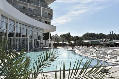 Swimming pool, Swimming pool
