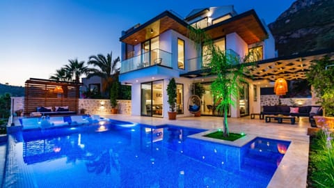Property building, Swimming pool, Swimming pool