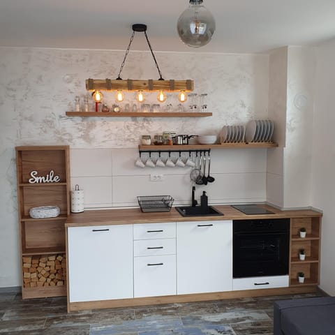 Kitchen or kitchenette, pet friendly, stove