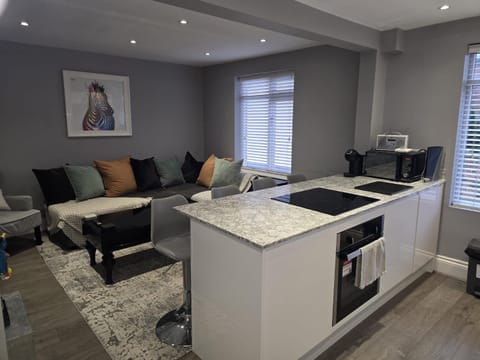 The POPULAR Chester Racecourse Apartments, Sleeps 4, FREE Parking Apartment in Chester