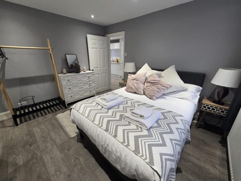 The POPULAR Chester Racecourse Apartments, Sleeps 4, FREE Parking Apartment in Chester
