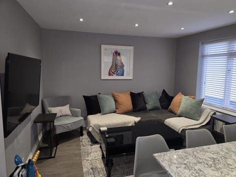 The POPULAR Chester Racecourse Apartments, Sleeps 4, FREE Parking Apartment in Chester