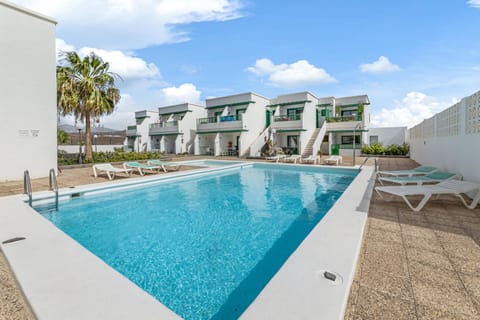 Property building, Swimming pool, Swimming pool