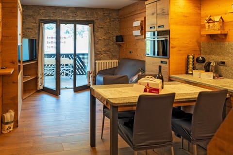 Living room, Seating area, oven