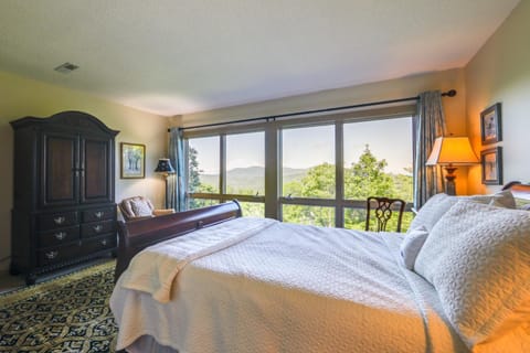 Breathtaking Highlands Condo with Mountain View Apartment in Highlands