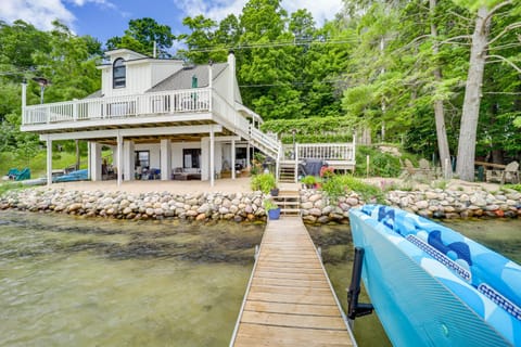 Updated Glen Arbor Cottage on Lake Dock and Mooring House in Glen Lake