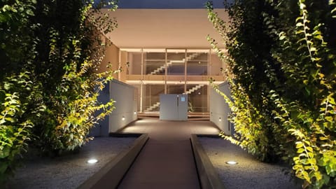 Facade/entrance