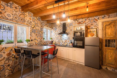 Dining area, kitchen