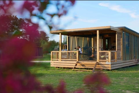 Patio, Photo of the whole room
