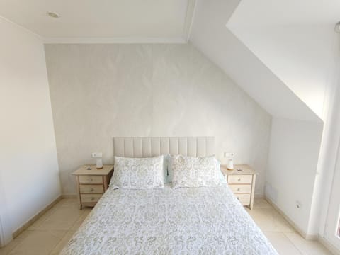 Precioso ático con vistas a pie de playa Apartment in Sanxenxo