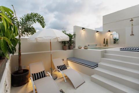 Balcony/Terrace, Pool view, Swimming pool, sunbed