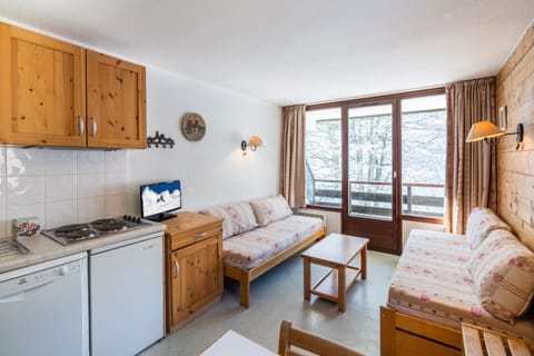 TV and multimedia, Kitchen or kitchenette, Seating area