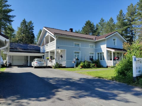 Property building, Day, Parking