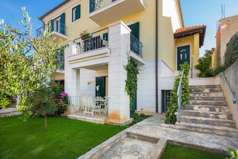 Facade/entrance, Garden