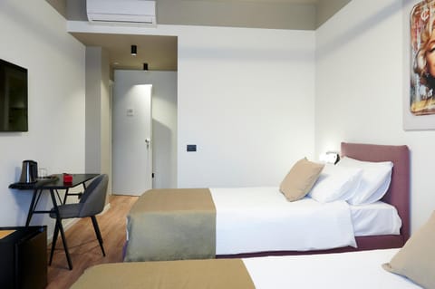 Photo of the whole room, Seating area