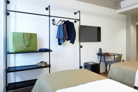 TV and multimedia, Photo of the whole room, wardrobe, air conditioner