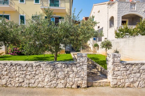 Facade/entrance, Garden