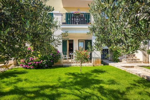 Facade/entrance, Garden