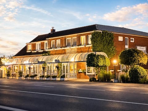 Property building, Restaurant/places to eat